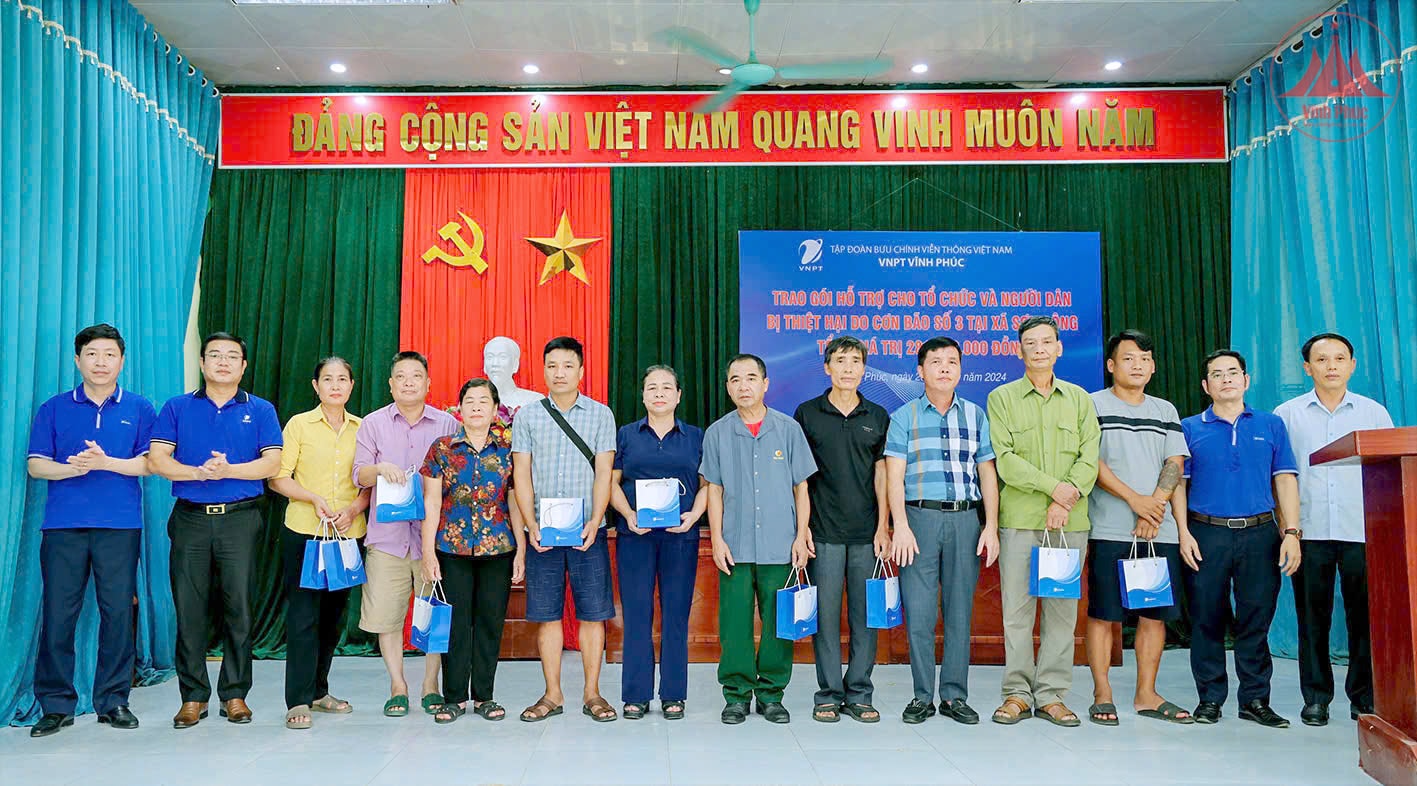 VNPT Vĩnh Phúc trao gói hỗ trợ cho người dân bị thiệt hại bởi bão số 3 tại xã Sơn Đông (Lập Thạch)