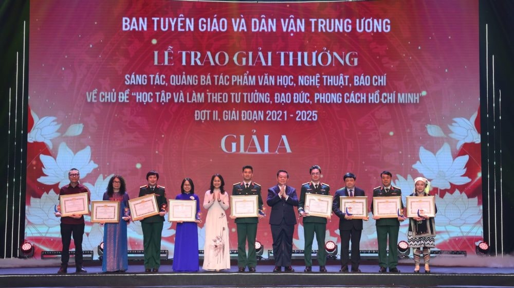Trao giải thưởng sáng tác văn học, nghệ thuật về chủ đề học tập, làm theo Bác