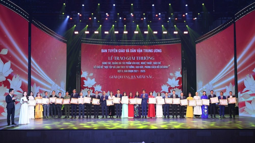 Trao giải thưởng sáng tác văn học, nghệ thuật về chủ đề học tập, làm theo Bác