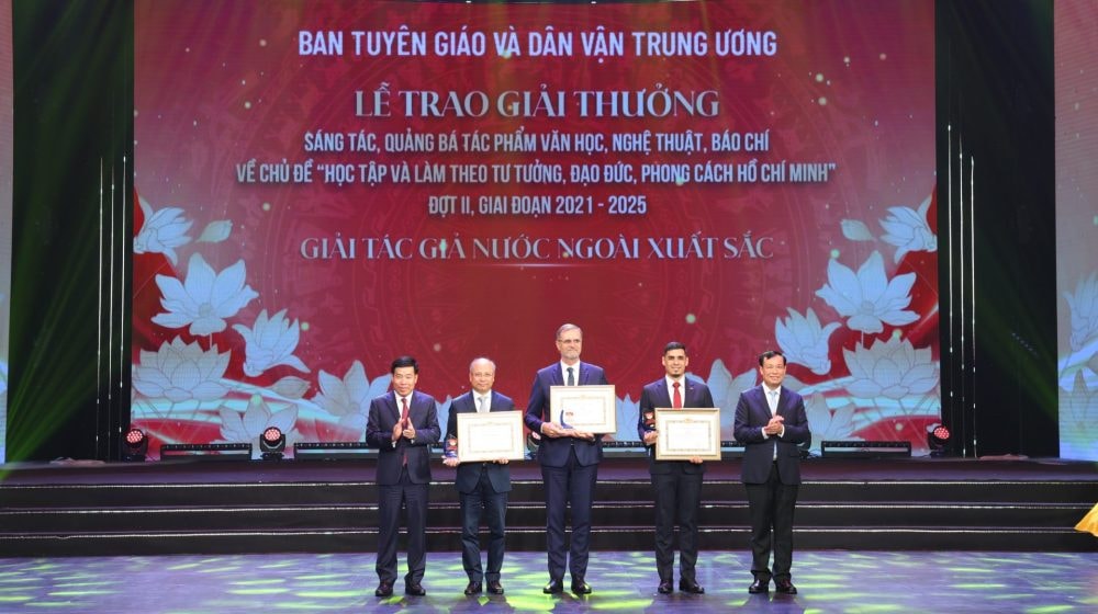 Trao giải thưởng sáng tác văn học, nghệ thuật về chủ đề học tập, làm theo Bác