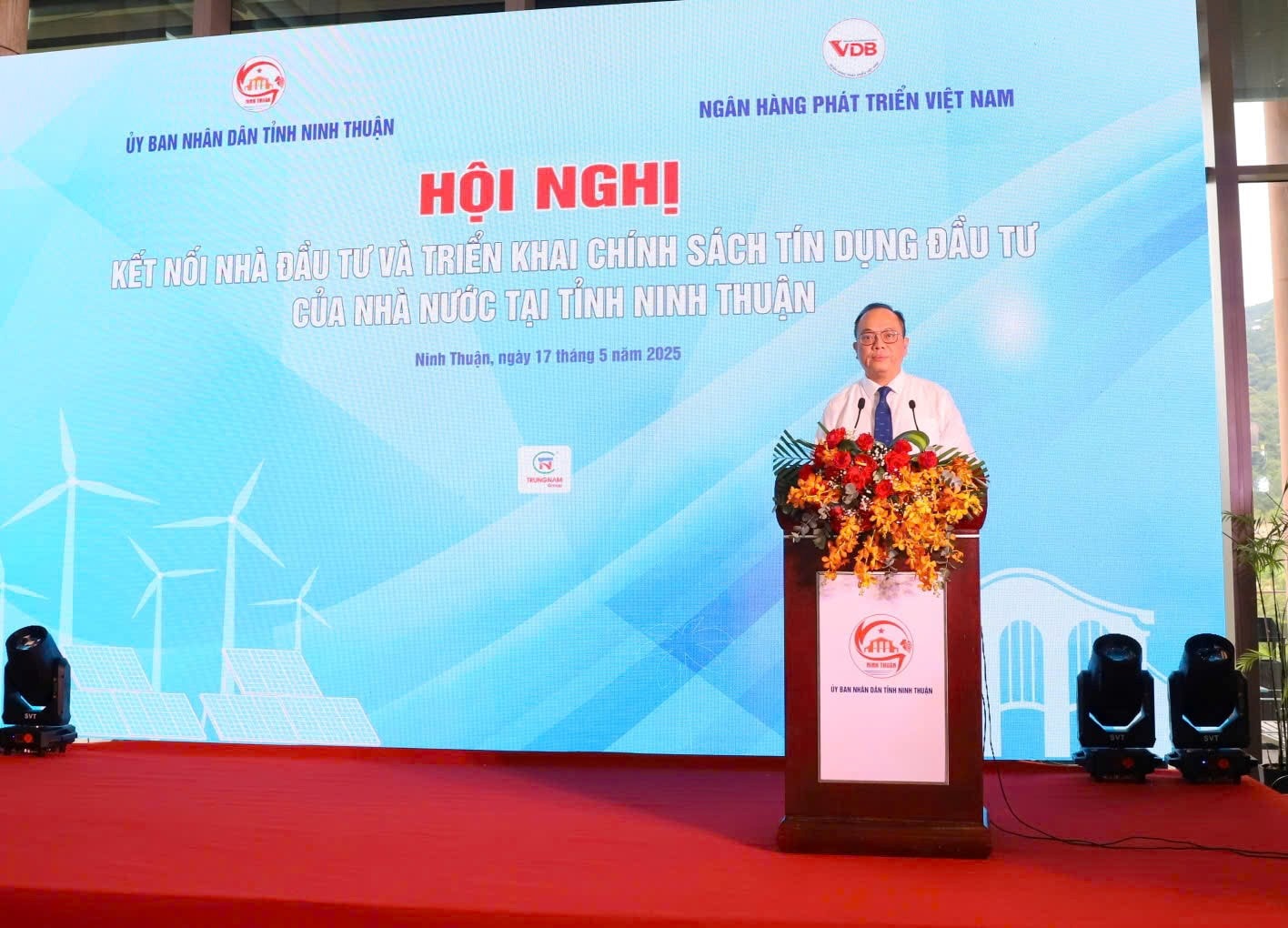 Đồng chí Lê Văn Hoan – Ủy viên BCH Đảng bộ Chính Phủ, Bí thư Đảng ủy, Chủ tịch Hội đồng Quản trị Ngân hàng Phát triển Việt Nam phát biểu khai mạc