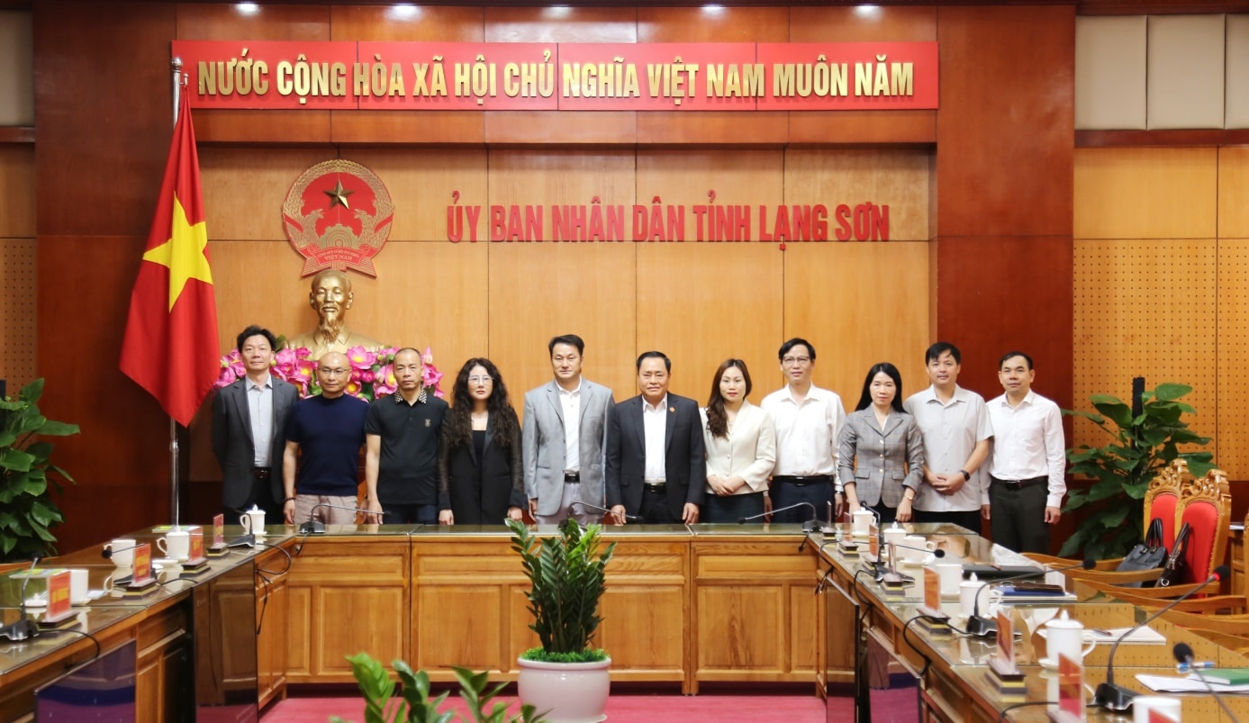 Ông Hồ Tiến Thiệu, Chủ tịch UBND tỉnh và Lãnh đạo một số sở, ngành tiếp và làm việc với Đoàn công tác của Tập đoàn Songshan Lake và nhà đầu tư Trung Quốc
