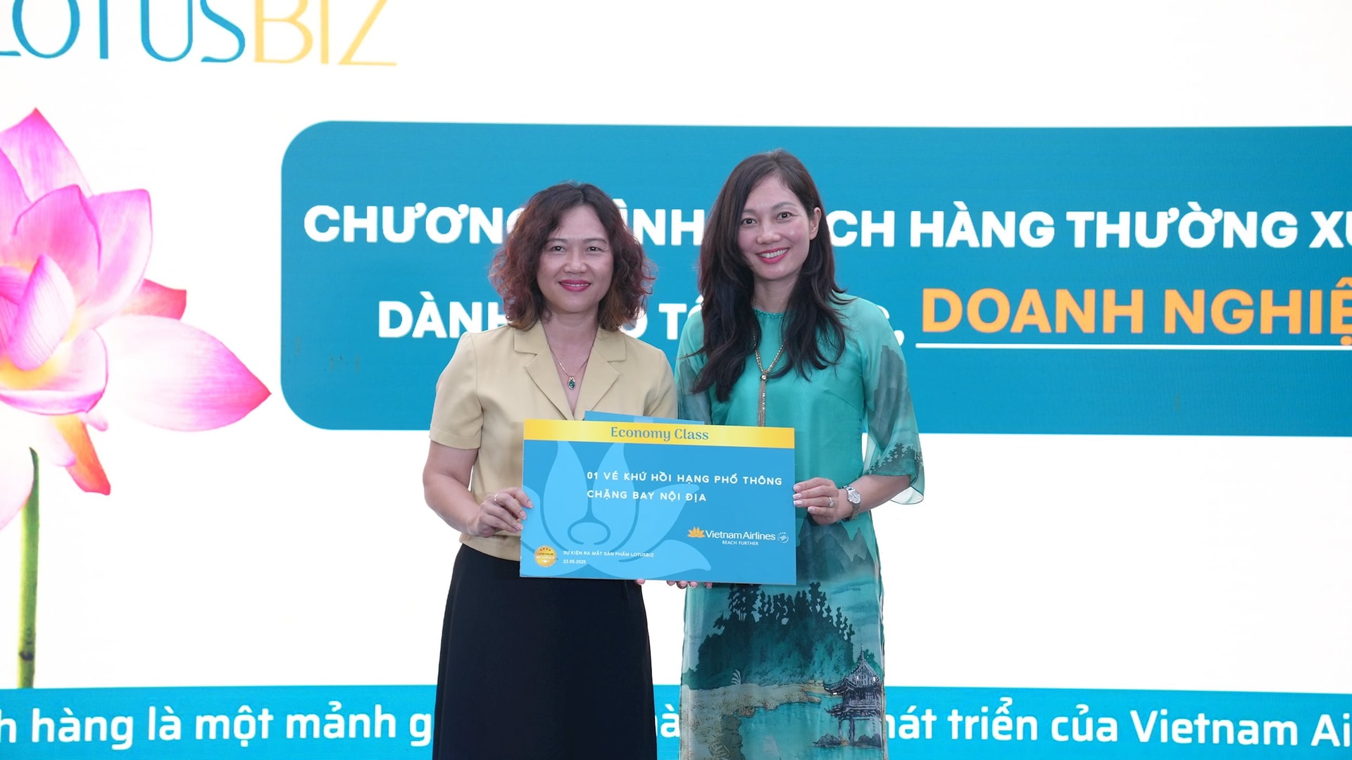 7. Với LotusBiz, mỗi chuyến công tác không chỉ là hành trình di chuyển, mà còn là cơ hội tích lũy điểm thưởng, tối ưu chi phí và nâng cao trải nghiệm dịch vụ.