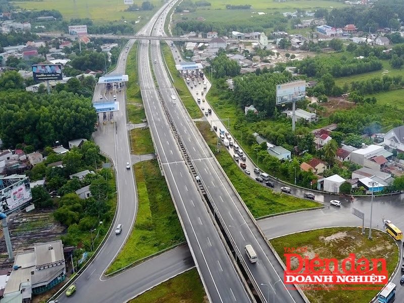 Dự án đường cao tốc TP HCM – Thủ Dầu Một – Chơn Thành, được kỳ cọng khi tuyến cao tốc Chơn Thành – Gia Nghĩa hoàn thành, sẽ tiếp tục kết nối với khu vực Tây Nguyên, tạo liên kết vùng, thúc đẩy phát triển kinh tế - xã hội, đồng thời góp phần bảo đảm an ninh, quốc phòng.