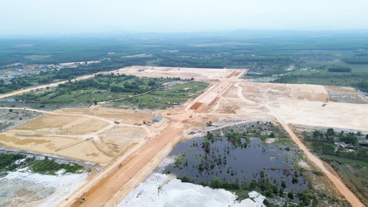 hiện nay Dự án Khu công nghiệp Quảng Trị đã hoàn thành 95% hạng mục thi công san nền và hạ tầng kỹ thuật trong giai đoạn 1. Đồng thời, dự án cũng đang đư Ngọc Tân