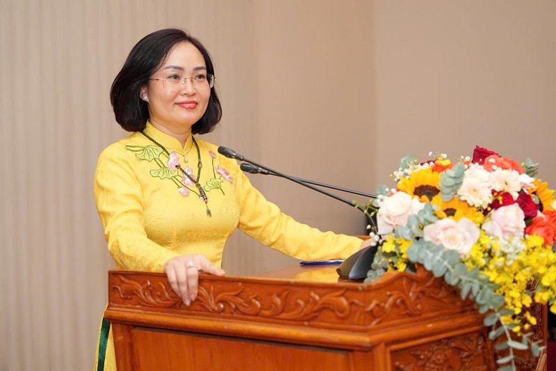 su-that-trong-nhung-binh-ruou-khoa-cao-sam-ngoc-linh-ky-1-lac-loi-giua-me-cung-1.jpg