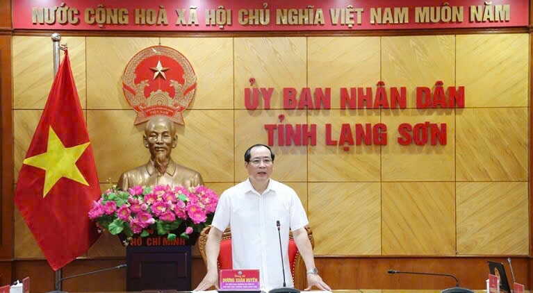 Ông Dương Xuân Huyên, Phó Chủ tịch Thường trực UBND tỉnh, Trưởng Ban Tổ chức Ngày hội phát biểu chỉ đạo