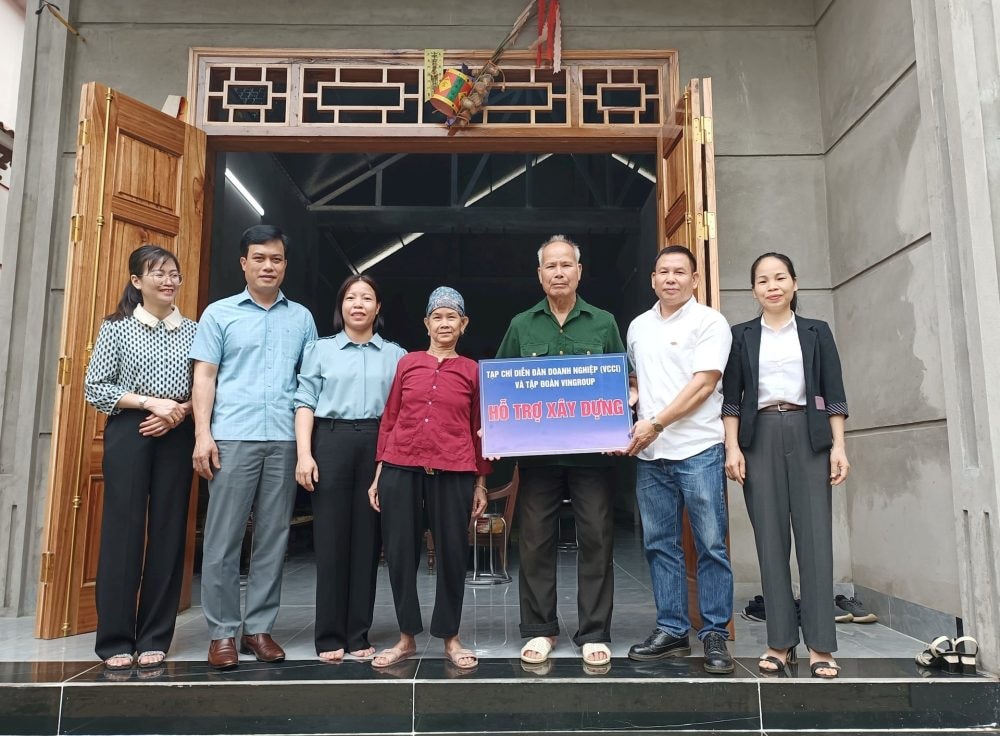 Tạp chí Diễn đàn Doanh nghiệp trao 5 nhà tình nghĩa tại Tuyên Quang, Lào Cai