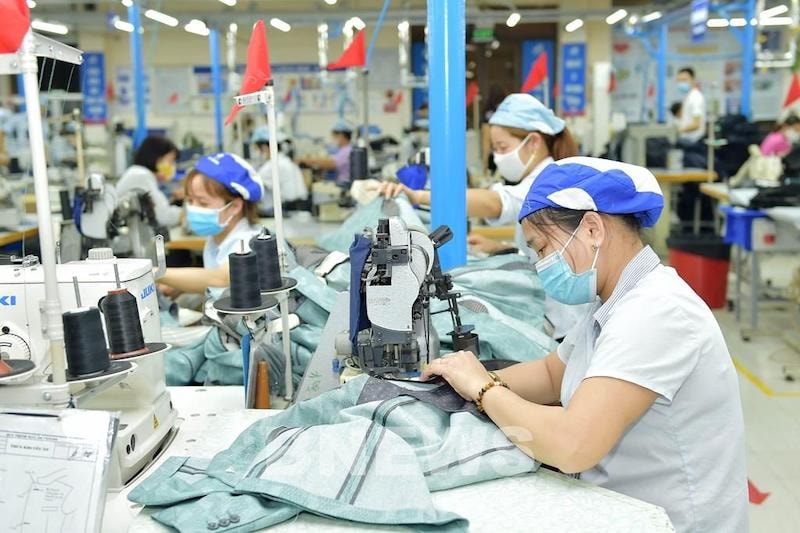 31-7-cong-nhan-may-10.jpg