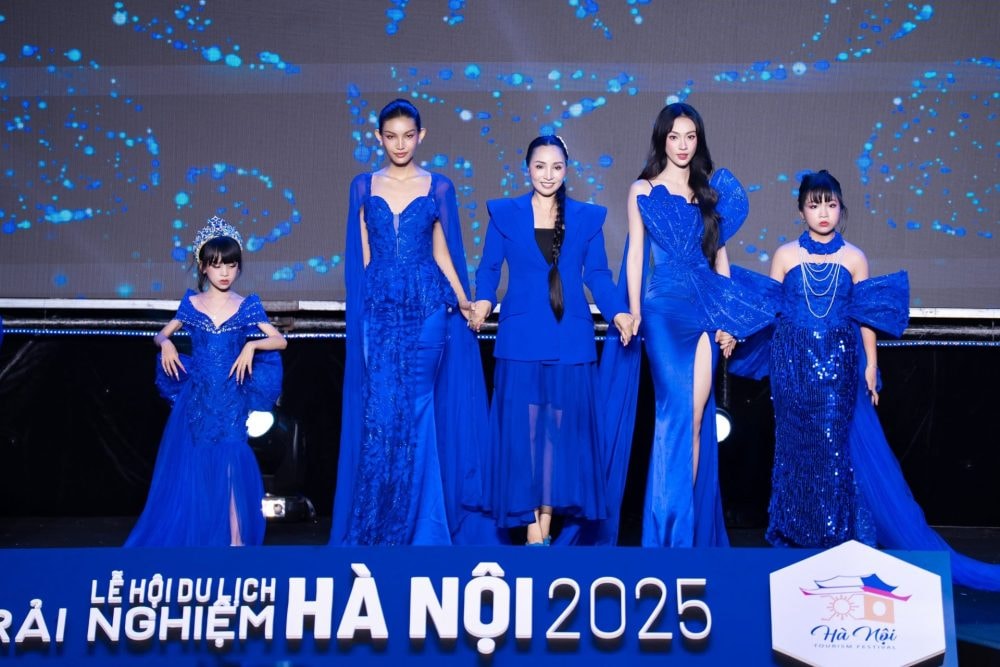 NTK Châu Loan gây ấn tượng mạnh mẽ tại Lễ hội du lịch Hà Nội năm 2025 với 2 bộ sưu tập NTK Châu Loan gây ấn tượng mạnh mẽ tại Lễ hội du lịch Hà Nội năm 2025 với 2 bộ sưu tập