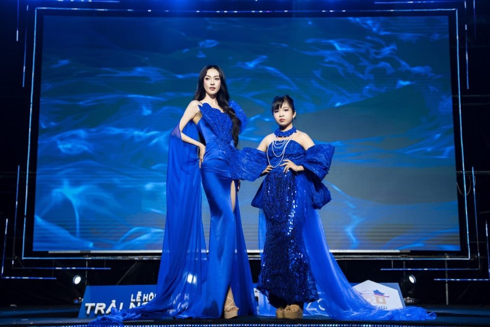 NTK Châu Loan gây ấn tượng mạnh mẽ tại Lễ hội du lịch Hà Nội năm 2025 với 2 bộ sưu tập NTK Châu Loan gây ấn tượng mạnh mẽ tại Lễ hội du lịch Hà Nội năm 2025 với 2 bộ sưu tập