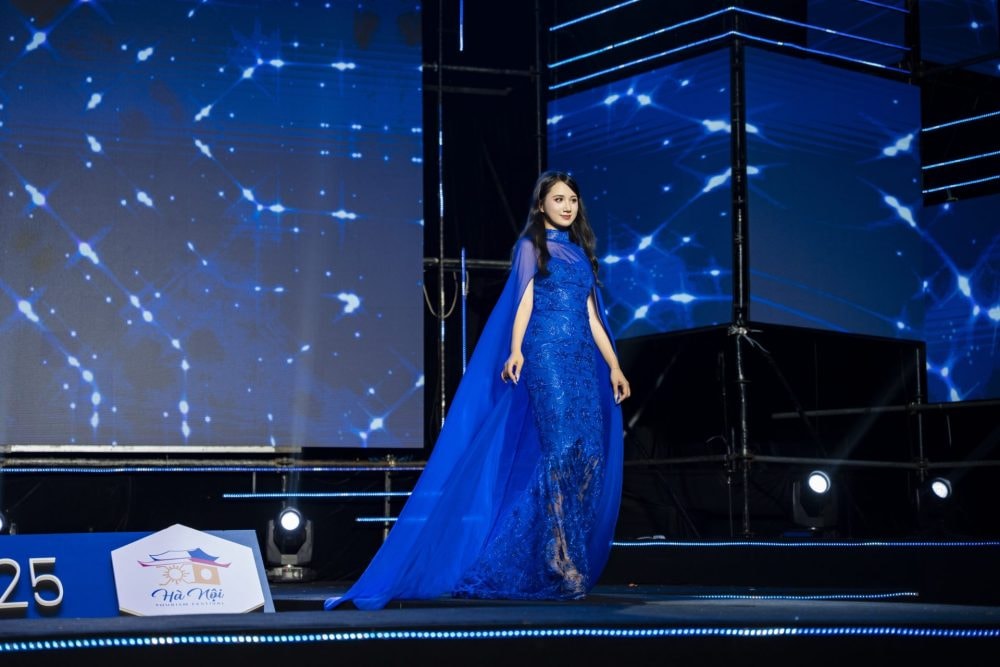 NTK Châu Loan gây ấn tượng mạnh mẽ tại Lễ hội du lịch Hà Nội năm 2025 với 2 bộ sưu tập NTK Châu Loan gây ấn tượng mạnh mẽ tại Lễ hội du lịch Hà Nội năm 2025 với 2 bộ sưu tập