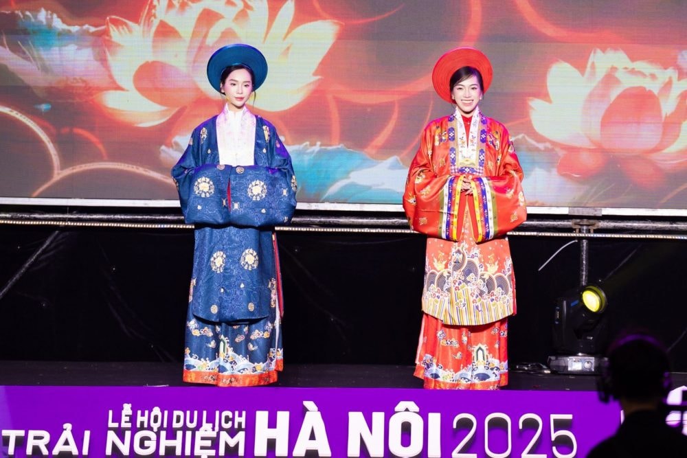 NTK Châu Loan gây ấn tượng mạnh mẽ tại Lễ hội du lịch Hà Nội năm 2025 với 2 bộ sưu tập NTK Châu Loan gây ấn tượng mạnh mẽ tại Lễ hội du lịch Hà Nội năm 2025 với 2 bộ sưu tập