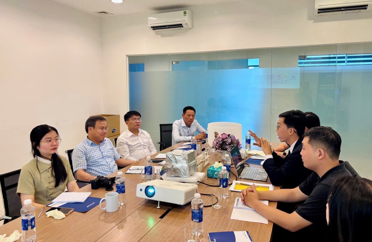 Đoàn công tác tỉnh Quảng Trị do Phó Chủ tịch UBND tỉnh Quảng Trị Lê Đức Tiến, làm trưởng đoàn đã có buổi làm việc với Công ty Cổ phần Vietnam Wafer.