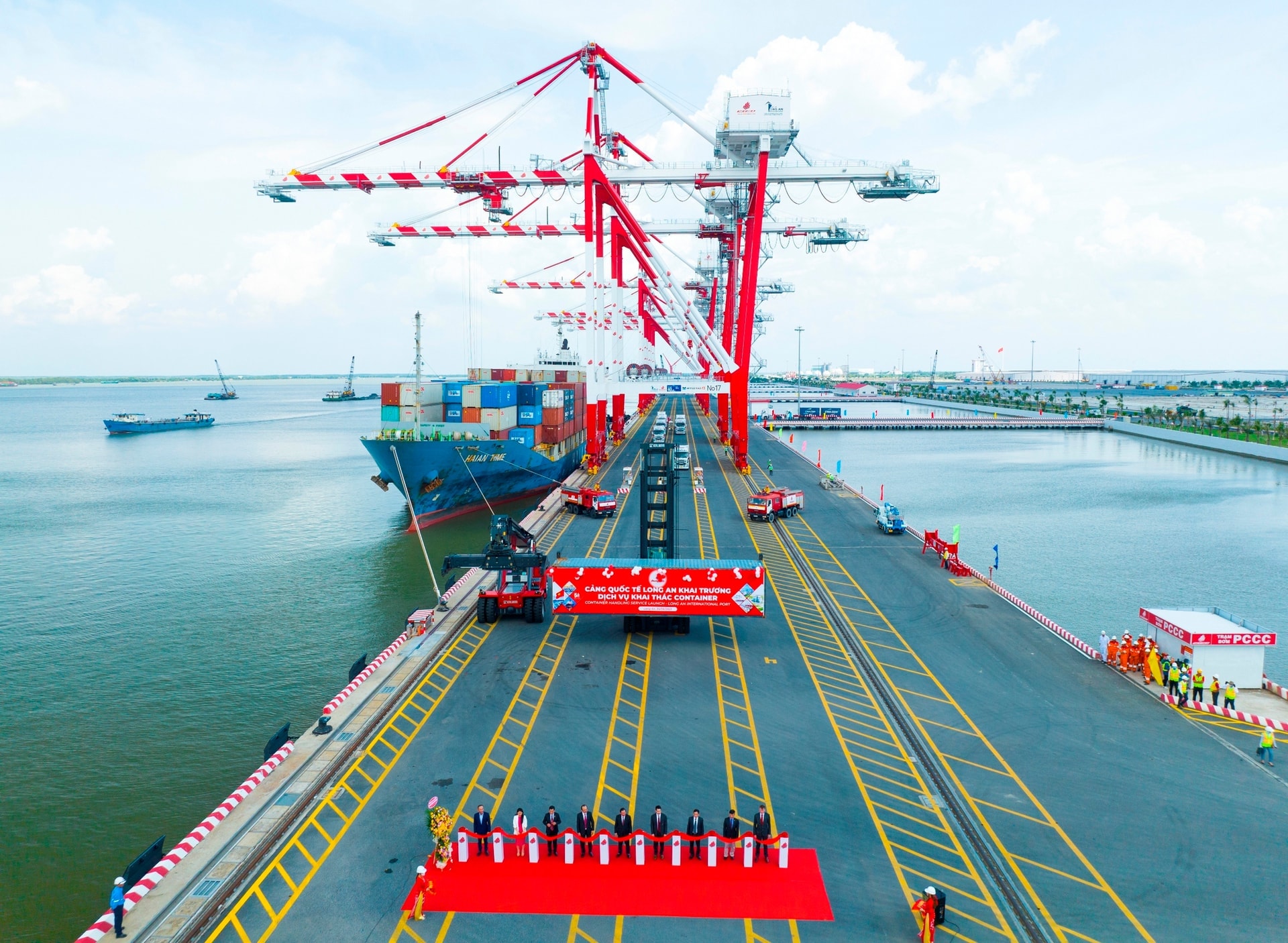 Cảng Quốc tế Long An đi vào hoạt động đã tạo ra bước đột phá trong phát triển hạ tầng giao thông của tỉnh Long An.