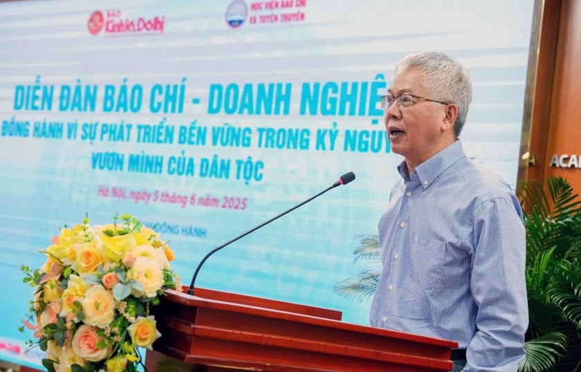 ong-nguyen-duc-kien-phat-bieu-tai-dien-dan-996-243.jpg