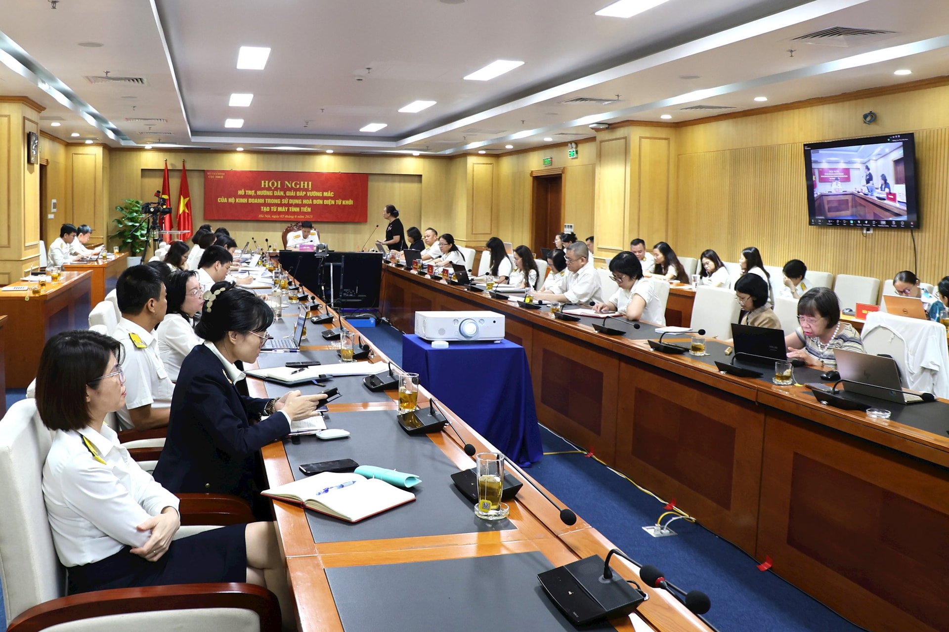 Quang cảnh hội nghị tại điểm cầu Cục Thuế