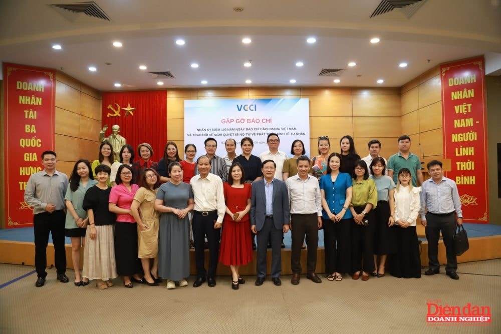 VCCI đồng hành cùng báo chí đồng hành vì sự phát triển kinh tế tư nhân VCCI đồng hành cùng báo chí đồng hành vì sự phát triển kinh tế tư nhân