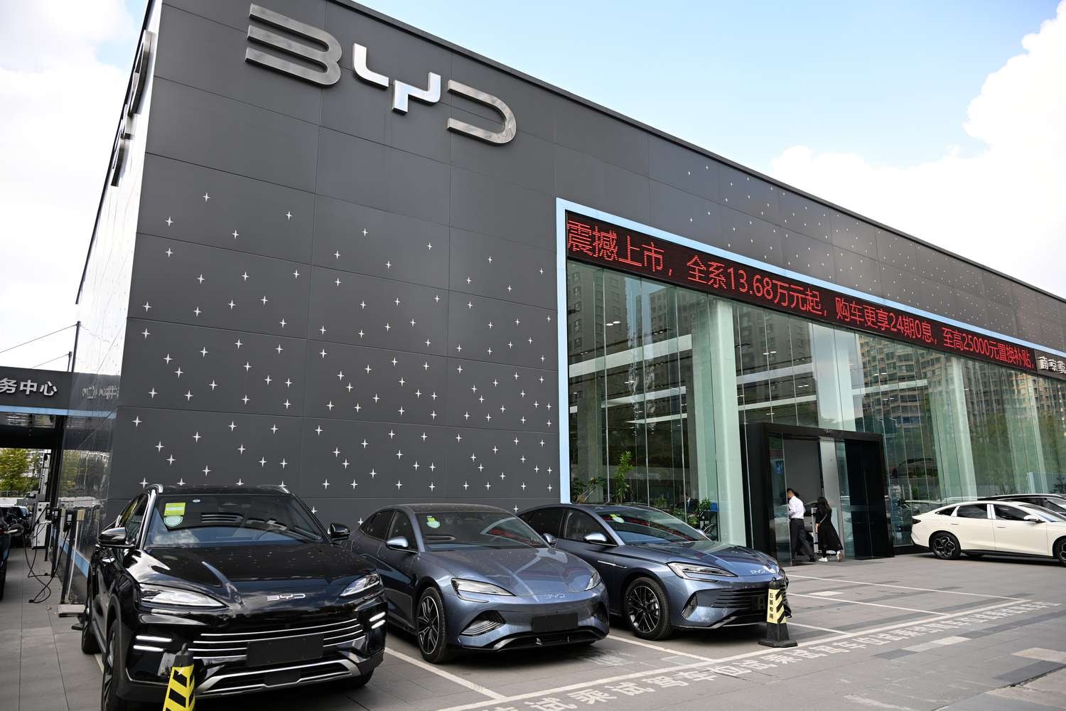 Giá trung bình mỗi chiếc xe ô tô Trung Quốc đã giảm 19% trong hai năm qua