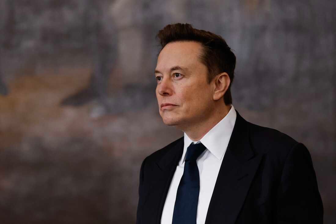 Từ khi CEO Elon Musk tham gia vào chính trường, công ty xe điện Tesla của ông sa sút hẳn
