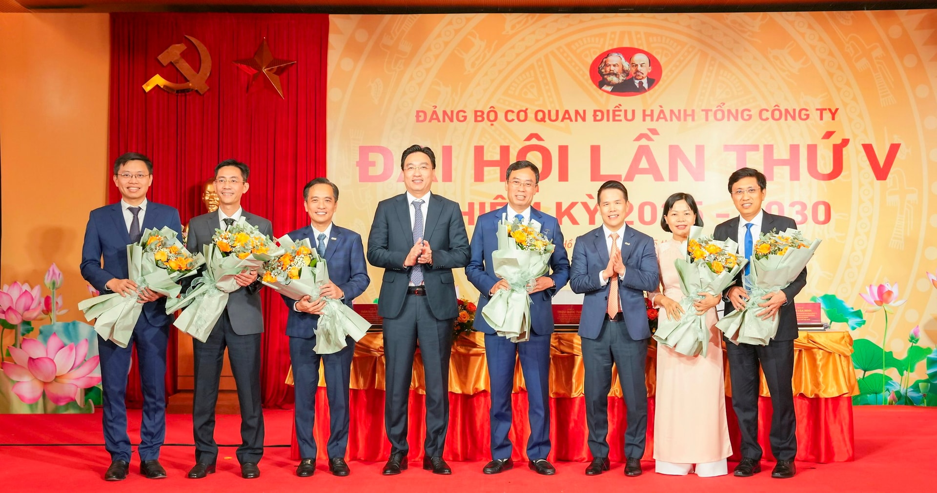 2. chuc mung dai hoi truc thuoc