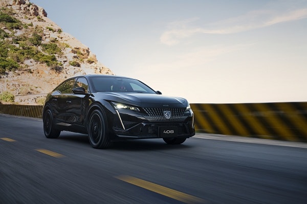 Peugeot 408 trang bị động cơ 1.6L tăng áp PureTech, cho khả năng vận hành ấn tượng.6L tăng áp PureTech, cho khả năng vận hành ấn tượng