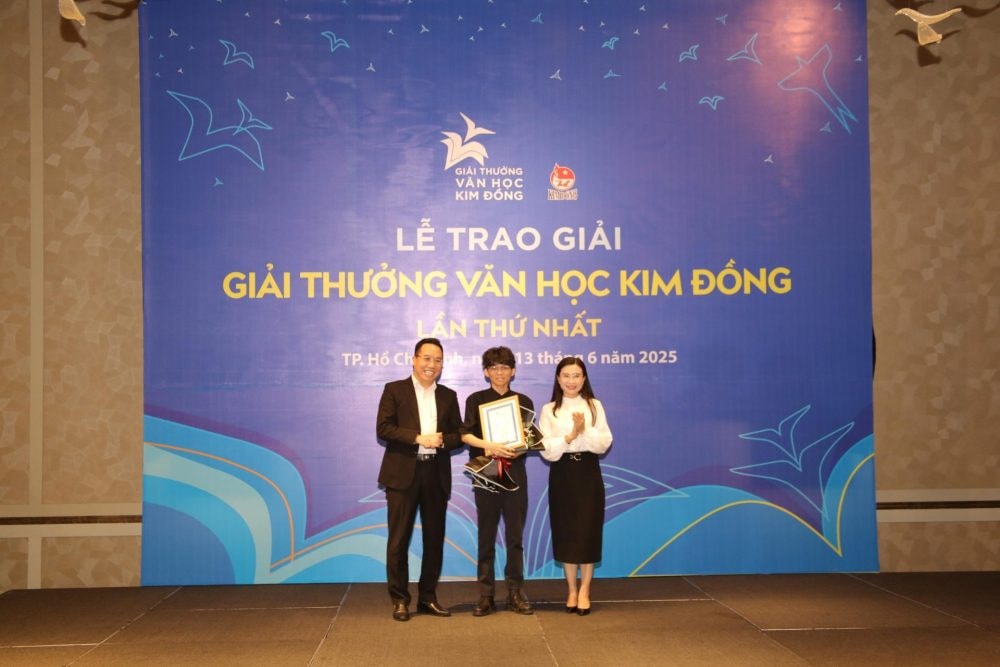 Trao giải Giải thưởng Văn học Kim Đồng lần thứ nhất