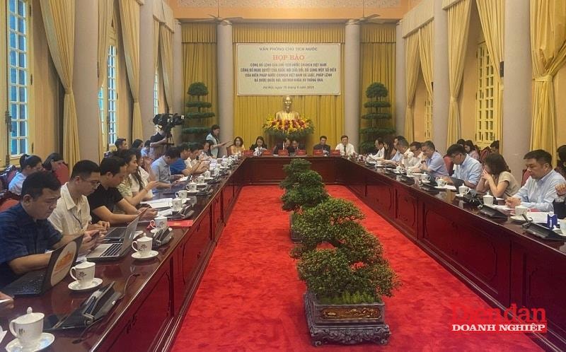 cong-bo-lenh-cua-chu-tich-nuoc-1(1).jpg
