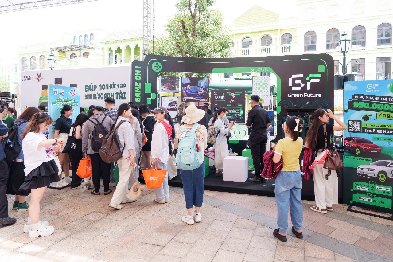 Khán giả đi từ bất ngờ này sang bất ngờ khác khi lạc bước giữa không gian nghệ thuật đỉnh cao