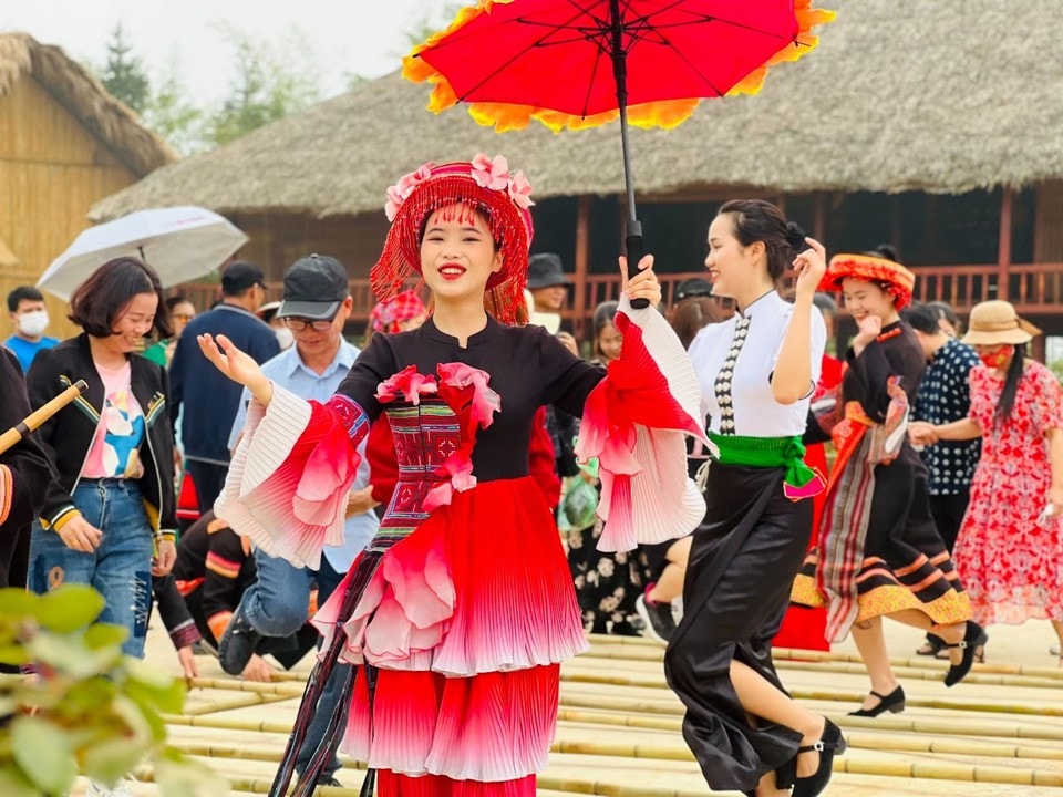 Biểu diễn nghệ thuật tại không gian văn hóa Sun World Fansipan Legend