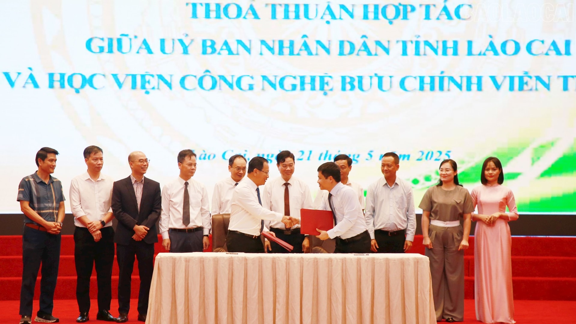 UBND tỉnh Lào Cai và Học viện Công nghệ Bưu chính - Viễn thông ký kết biên bản hợp tác.
