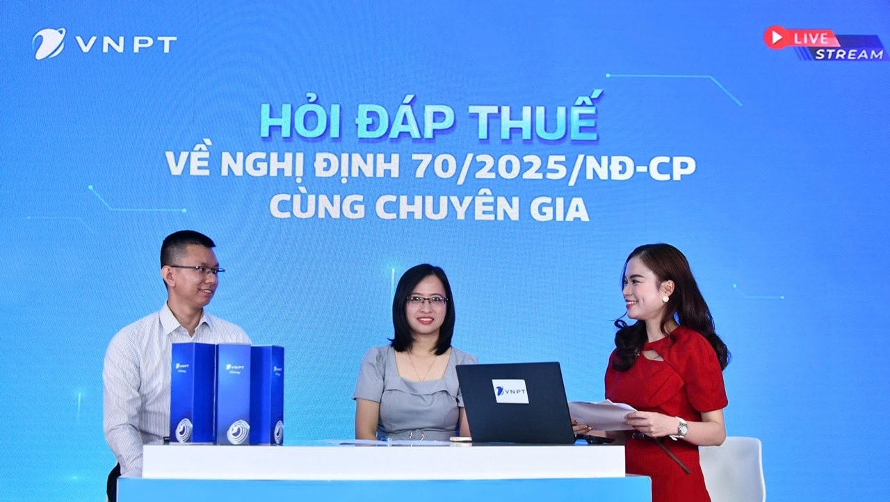 Cac- chuyen- gia- giai- dap-ve-thue-va hoa-don-dien-tu-tai-buoi-livestream
