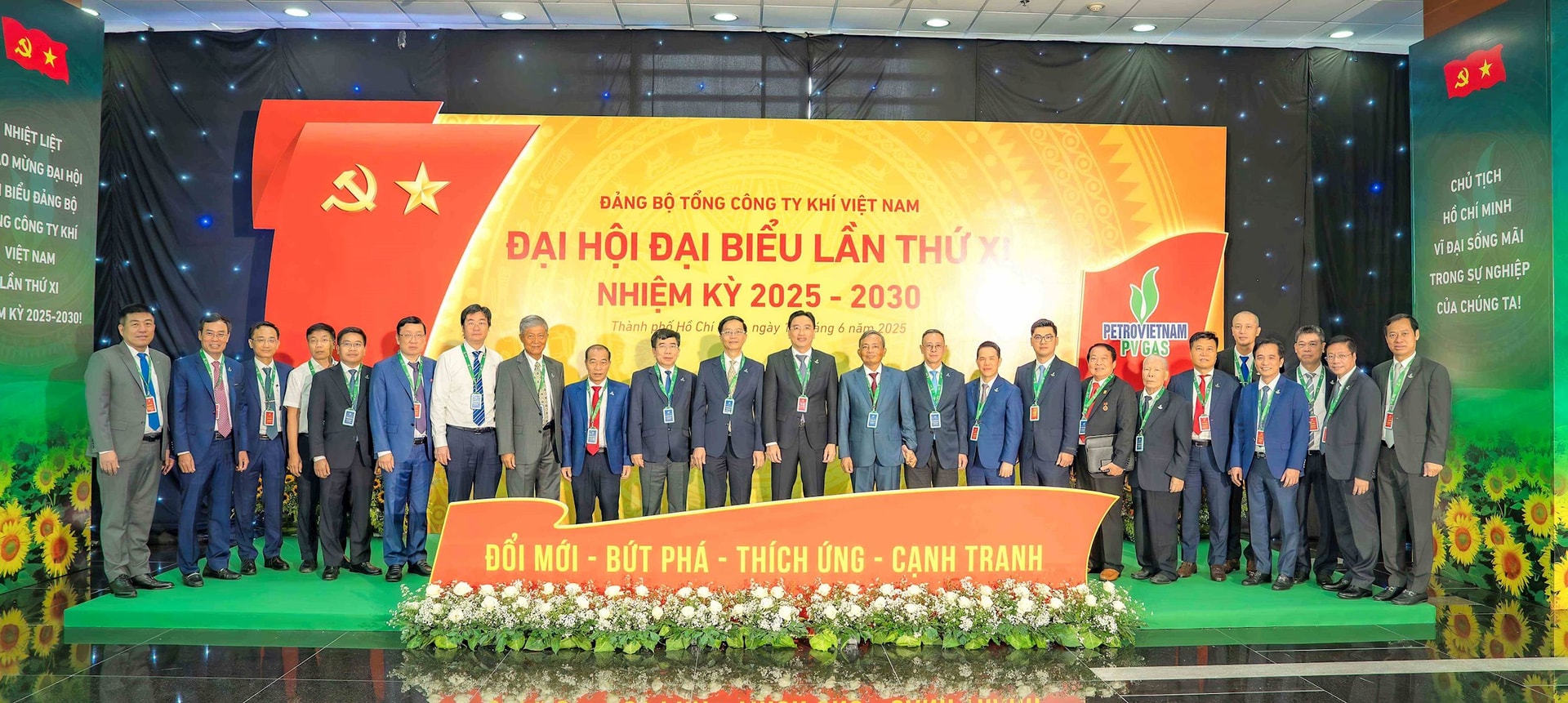 H1. Lãnh đạo Tập đoàn, khách mời và đại biểu tham gia Đại hội