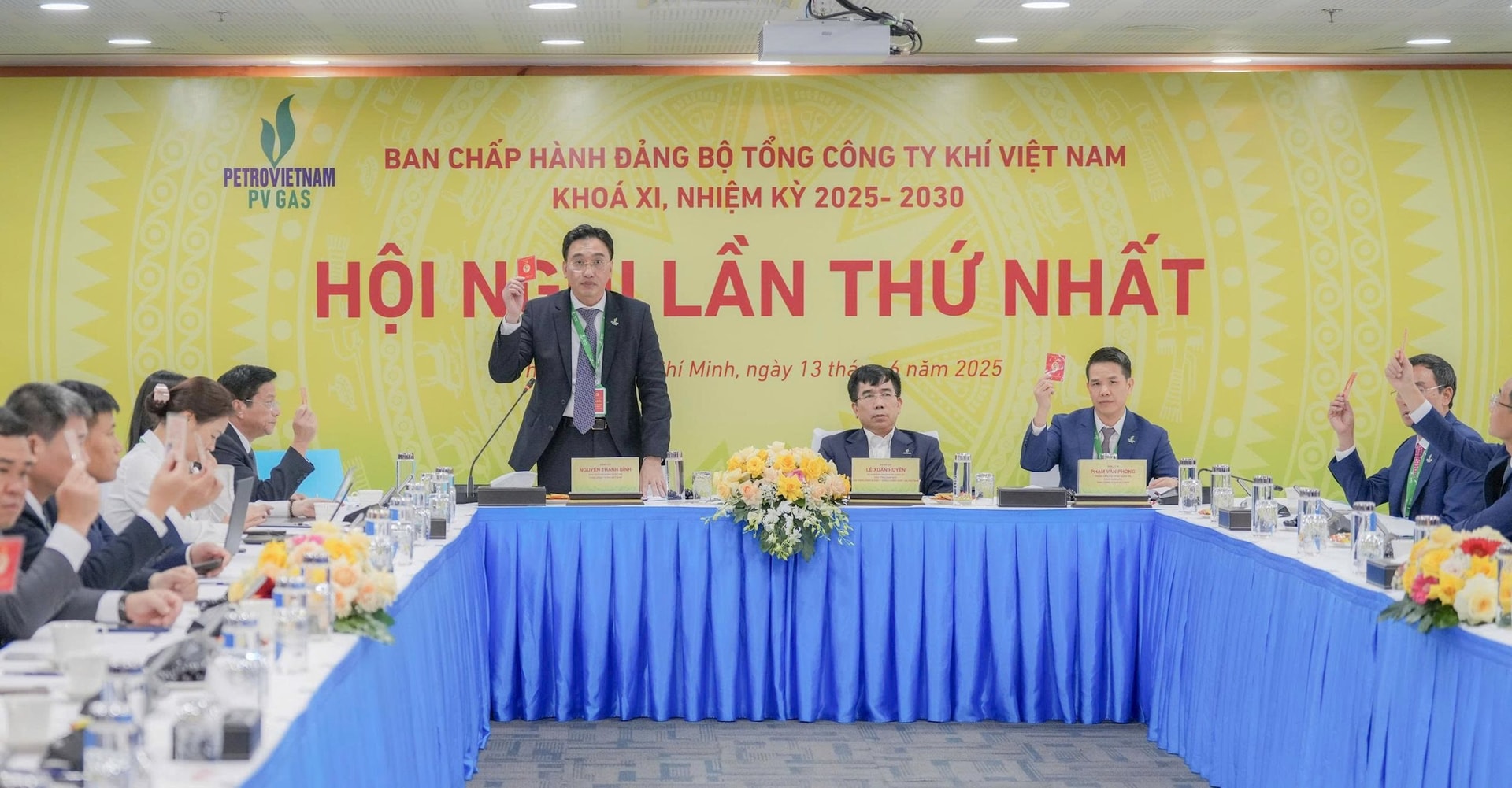 H4. BCH Đảng bộ nhiệm kỳ mới đã tổ chức Hội nghị lần thứ Nhất