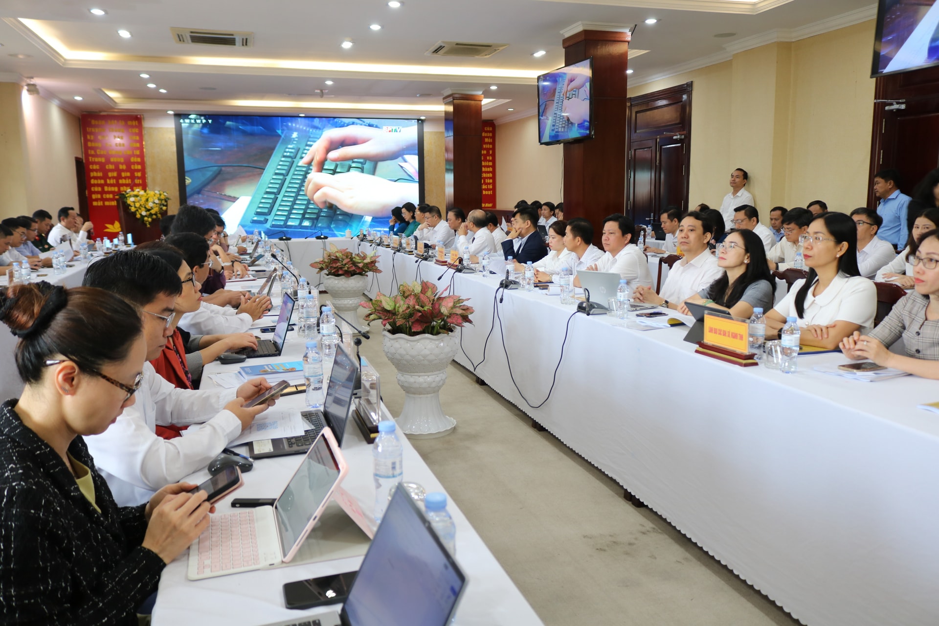 Hội thảo khoa học bàn giải pháp trọng tâm triển khai thực hiện Nghị quyết số 57.1