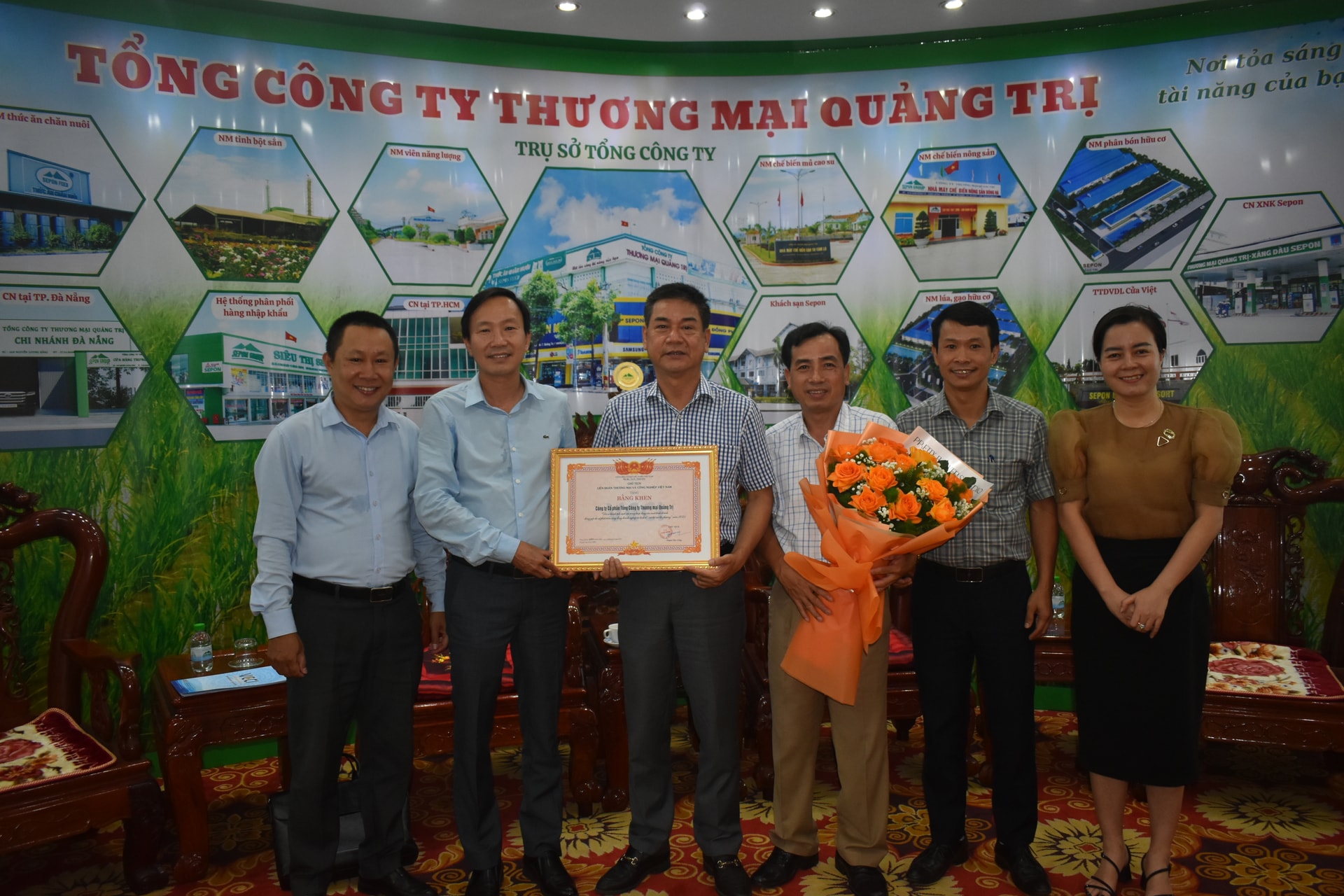 Sepon Group đón nhận bằng khen của VCCI (Ảnh Khắc Trà)