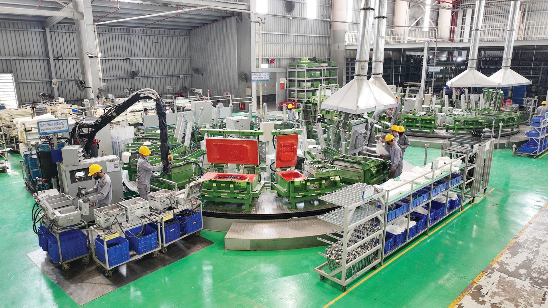 Dây chuyền sản xuất nệm ghế ô tô tại Nhà máy Autocom, KCN Chu Lai, Quảng Nam.
