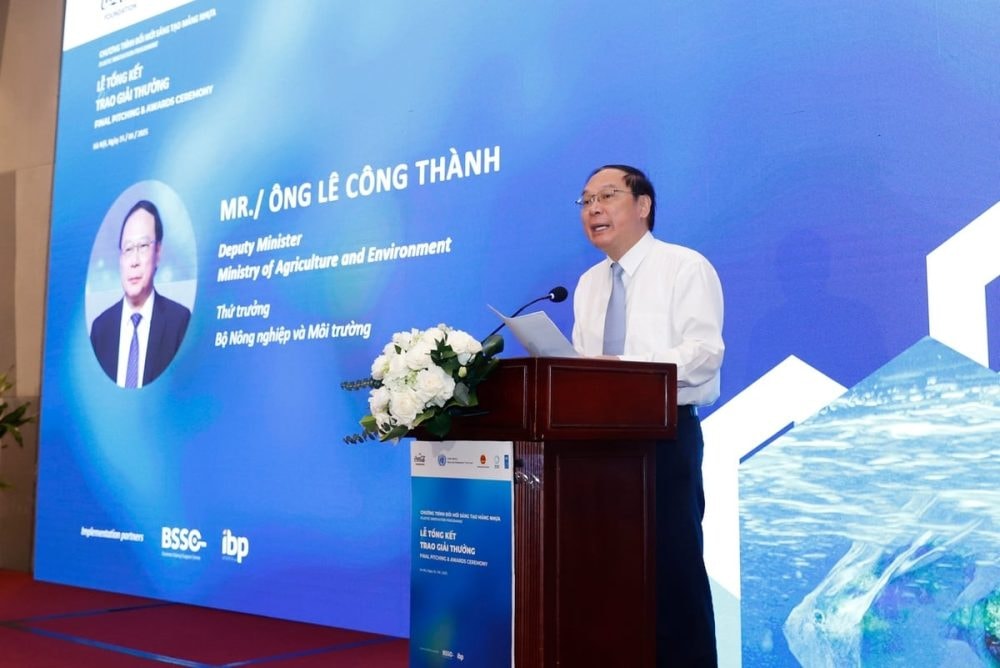 Vinh danh 12 sáng kiến chống ô nhiễm nhựa Vinh danh 12 sáng kiến chống ô nhiễm nhựa