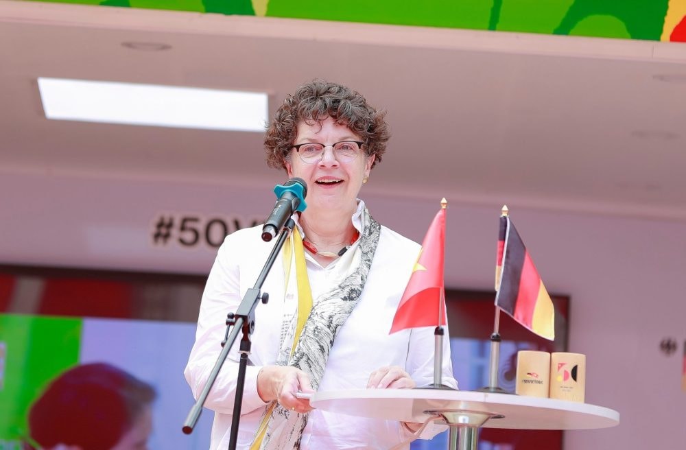 Chuyến xe hướng nghiệp Đức mở ra cơ hội học tập, học nghề chuẩn Đức cho học sinh, sinh viên Nghệ An Chuyến xe hướng nghiệp Đức mở ra cơ hội học tập, học nghề chuẩn Đức cho học sinh, sinh viên Nghệ An