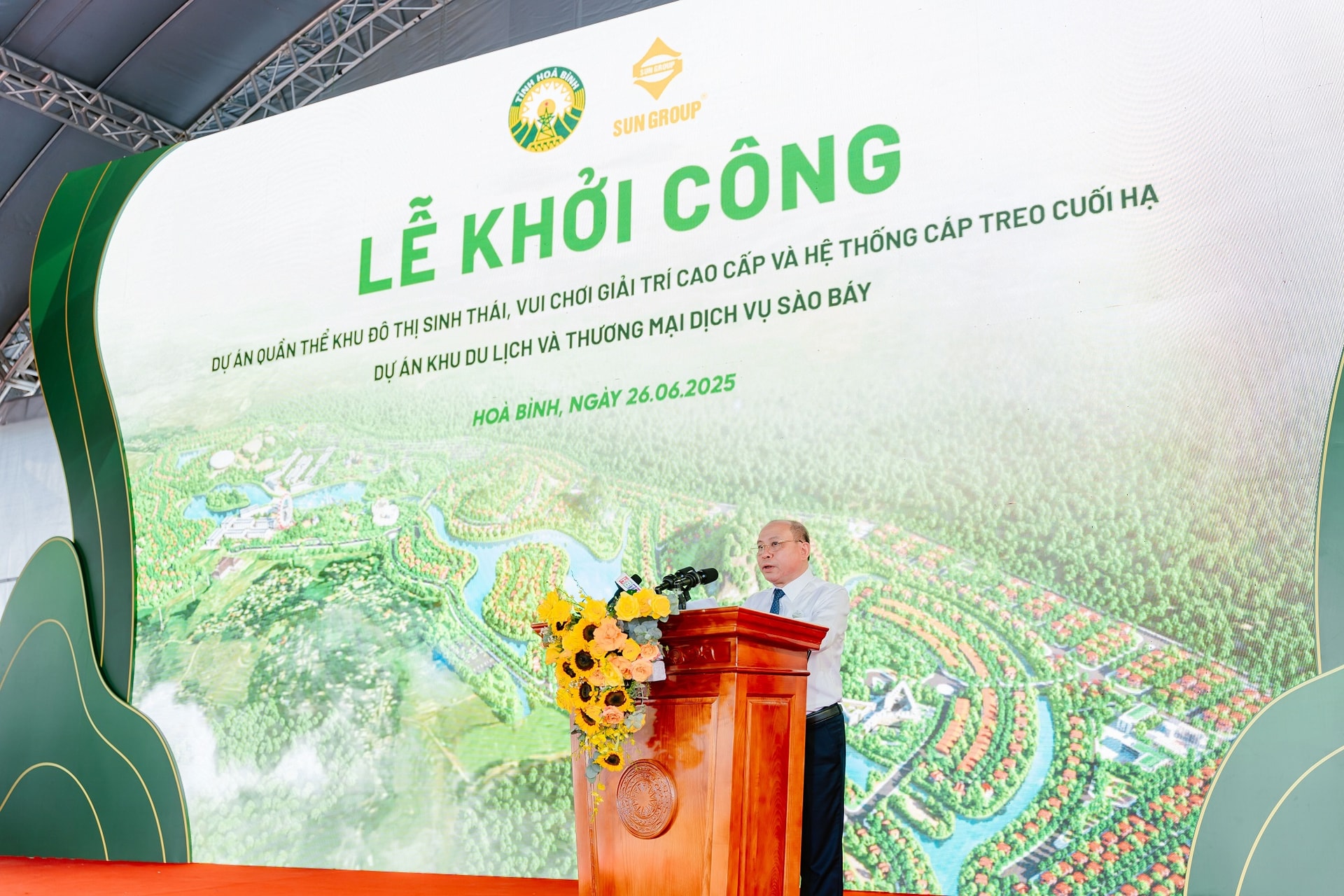 anh-6-ong-bui-duc-hinh-chu-tich-ubnd-hoa-binh.jpg
