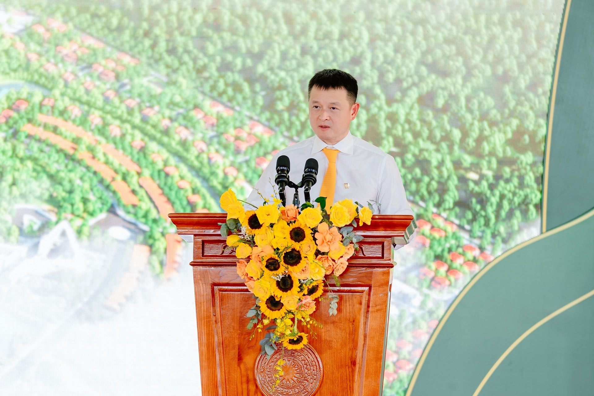 anh-7-ong-dang-minh-truong-sun-group.jpg