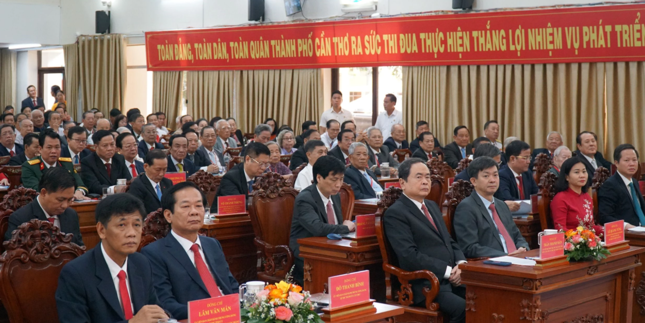 Chủ tịch Quốc hội Trần Thanh Mẫn và các đại biểu dự lễ.