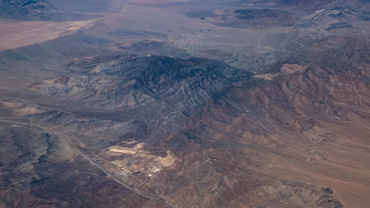 Mỏ và cơ sở chế biến đất hiếm ở Mountain Pass, California