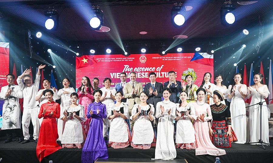 “Tinh hoa văn hóa Việt Nam” tỏa sáng trong lòng Thủ đô Praha, CH Séc