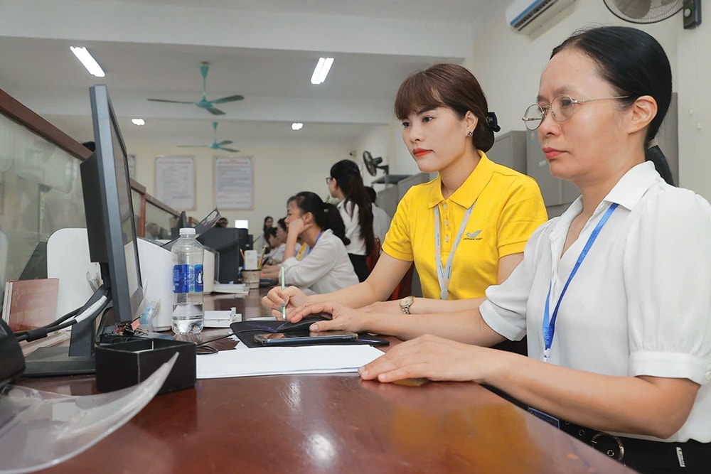 Bưu điện tỉnh Thái Nguyên bố trí 02 nhân viên Bưu điện hỗ trợ tại Trung tâm phục vụ Hành chính công xã Đồng Hỷ (1)