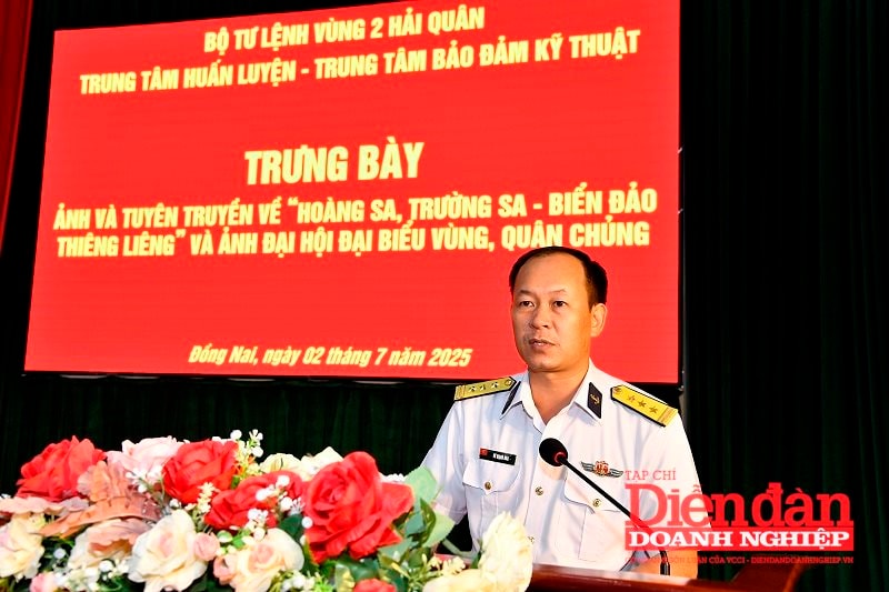 2. Thượng tá Vũ Mạnh Hòa, phát biểu khai mạc trưng bày