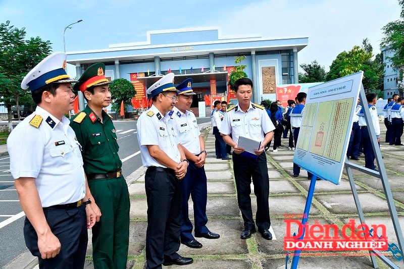 5. Lãnh đạo, chỉ huy các đơn vị trên địa bàn tham quan trưng bày
