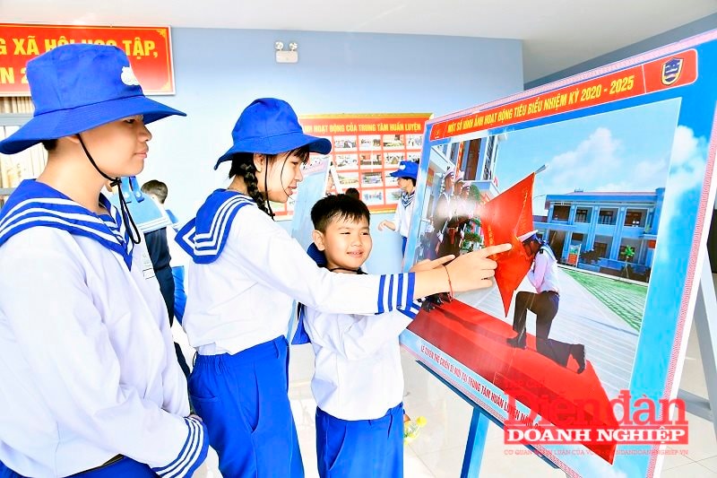 7. Các học viên tham gia chương trình Học Kỳ quân đội được tận mặt chứng kiến các hình ảnh nội bật của Vùng 2 và Quân chủng Hải quân