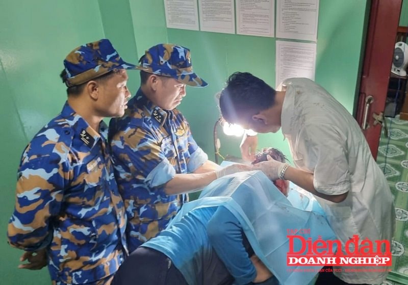 Nhà giàn DK1 điểm tựa vững chắc cho ngư dân vươn khơi bám biển