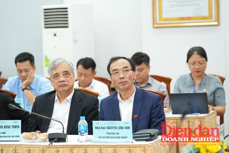 PGS TS Trần Đình Thiên Nhà báo Nguyễn Linh Anh